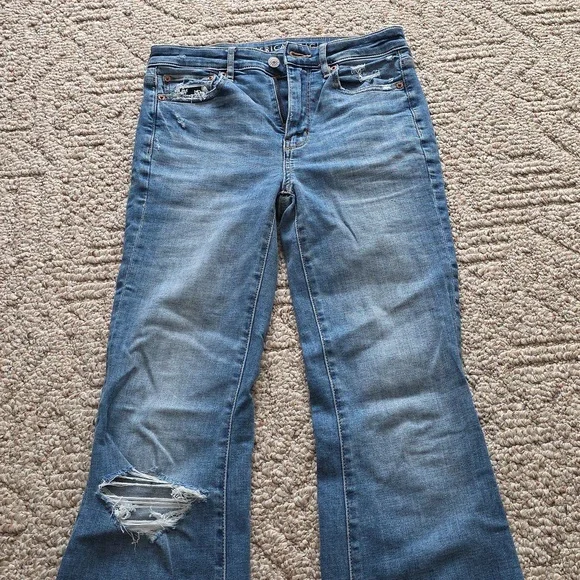American Eagle Super Hi Rise Flare Jeans Size 2 X-Long Distressed - Picture 2 of 9